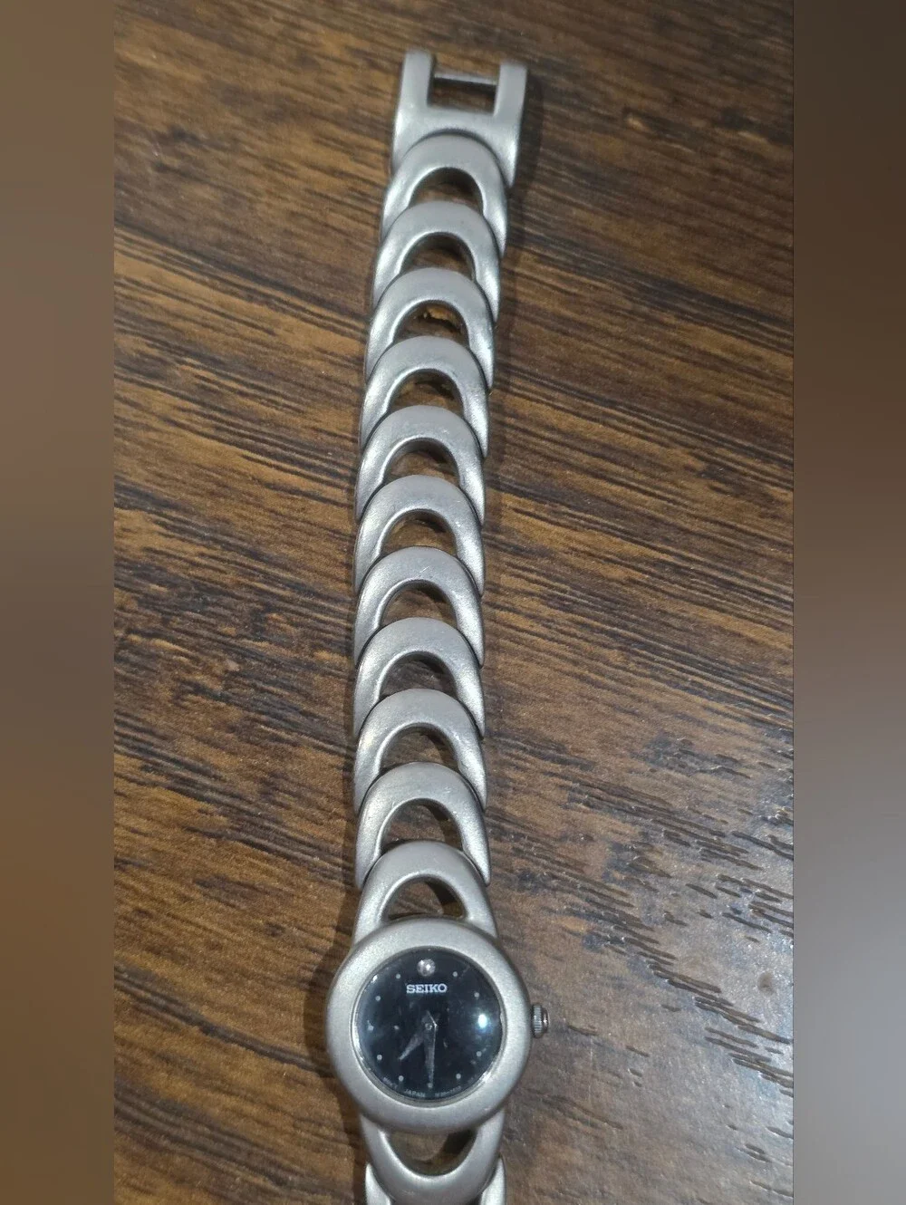 Vintage 1999 Seiko SYL765 Dress Watch Black Dial 1F20-1D80
